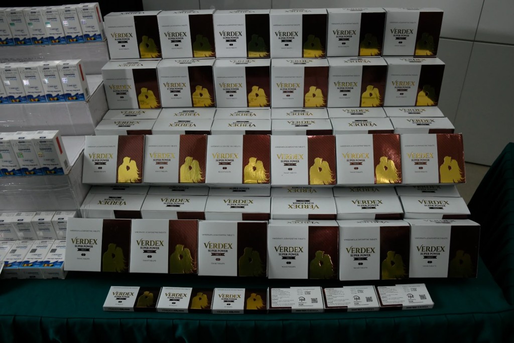 海關檢獲的受管制藥劑製品中有壯陽藥。 海關檢獲的受管制藥劑製品中有壯陽藥。