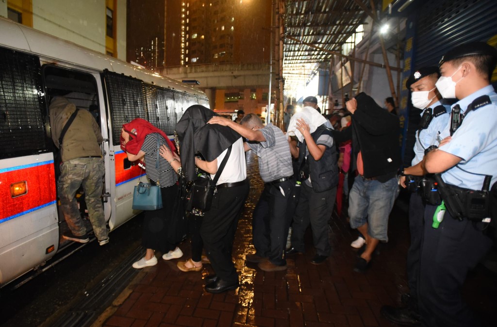 行動中警方拘捕35人。