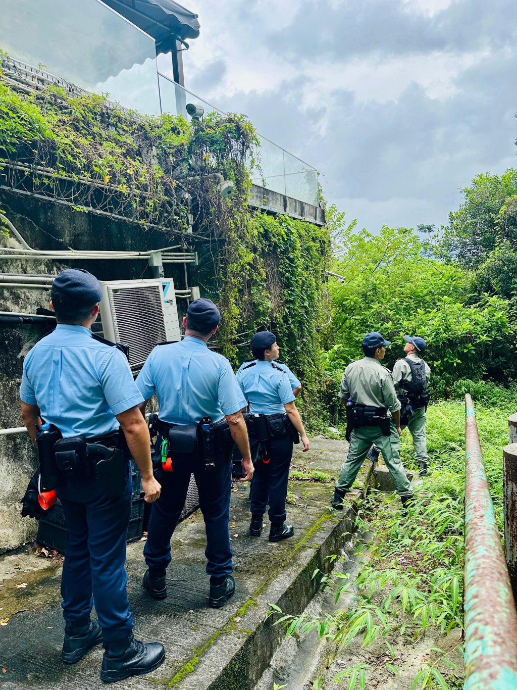 西貢分區人員今日展開陸空反爆竊行動。警方提供 西貢分區人員今日展開陸空反爆竊行動。警方提供