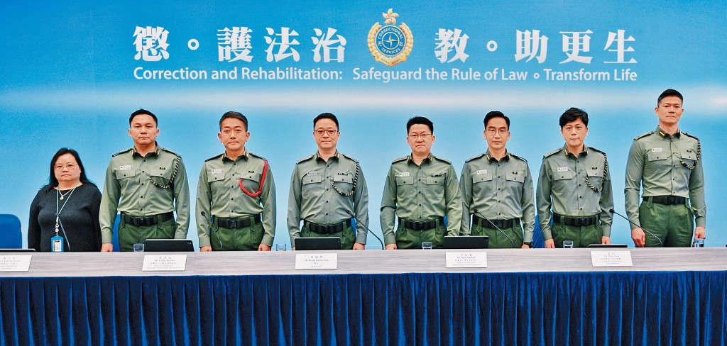 懲教署署長黃國興率領多名懲教署高層出席記者會,回顧該署2024年的工作。