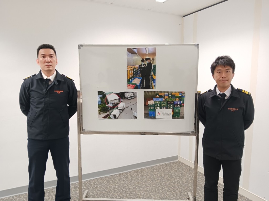 食環署元朗區環境衞生辦事處高級衞生督察(環境衞生)曾家樂及食環署元朗區環境衞生辦事處高級衞生督察(環境衞生)李浩寧。 食環署元朗區環境衞生辦事處高級衞生督察(環境衞生)曾家樂及食環署元朗區環境衞生辦事處高級衞生督察(環境衞生)李浩寧。