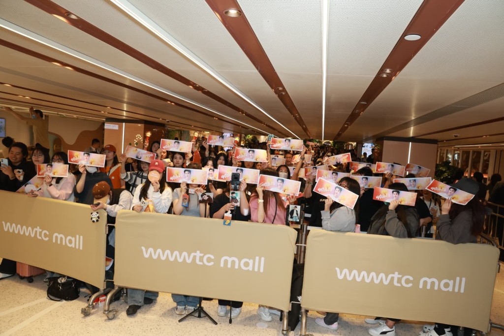 場內有大批支持者。