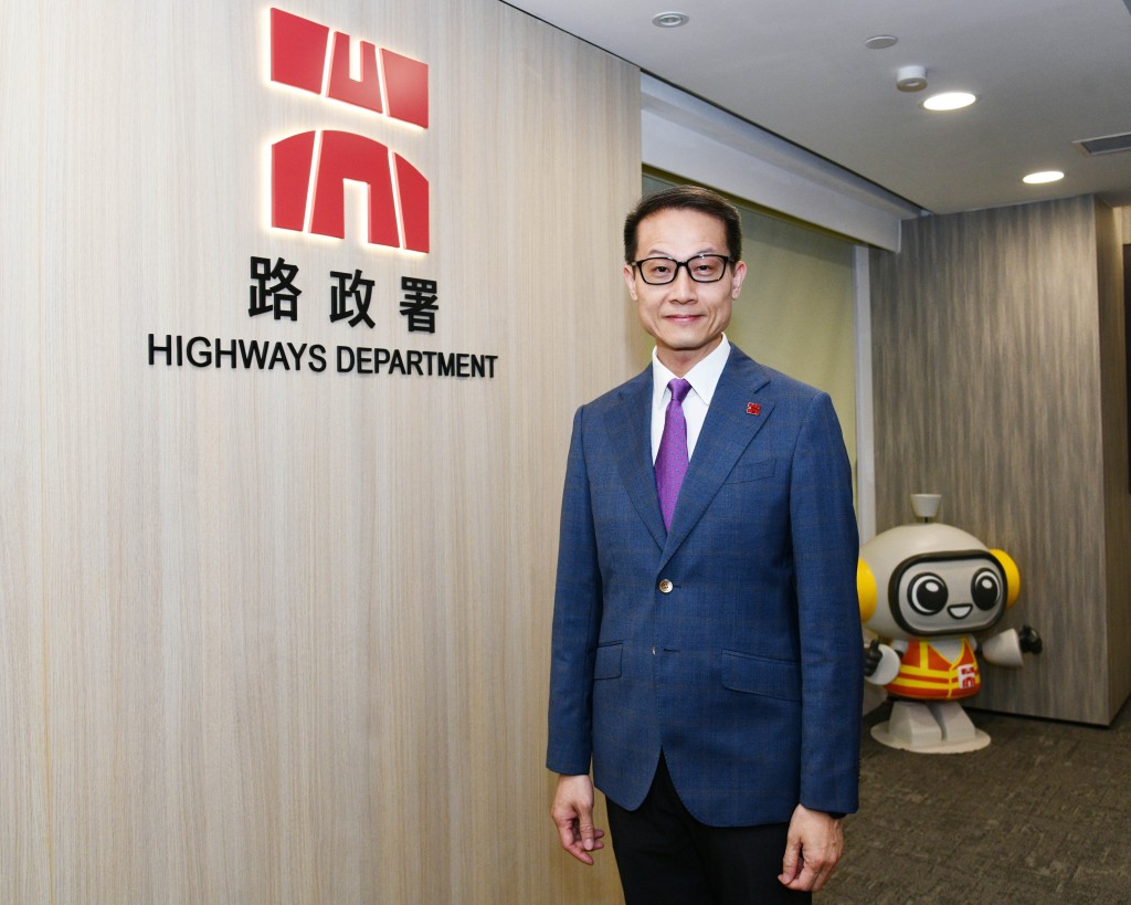 路政署署長邱國鼎表示,爭取東九龍集運項目於今年7月招標。 路政署署長邱國鼎表示,爭取東九龍集運項目於今年7月招標。