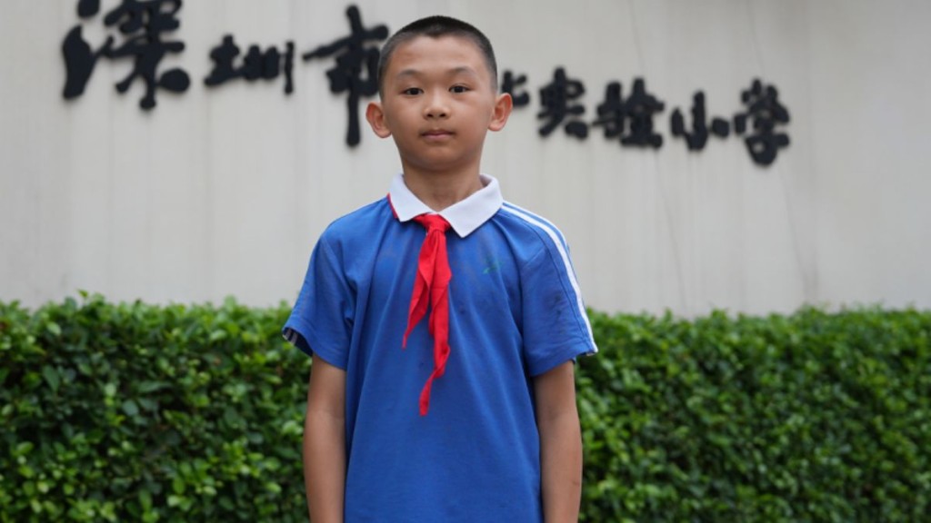 李麒瑞未有将街头搭来的黄金据为己有。深视新闻