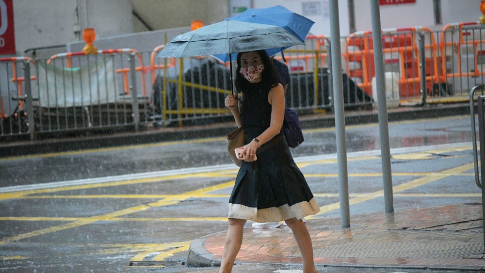 天文台預測今日間中有驟雨。