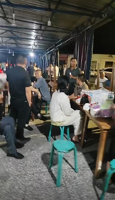 死者家屬要求警方及廠方說明命案詳情。抖音