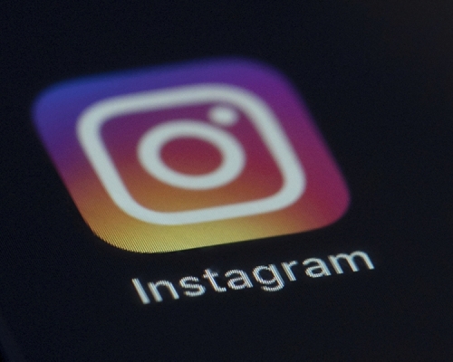 有非法份子在Instagram以種族將照片分類,供人以幾千美元購買當奴隸。 AP