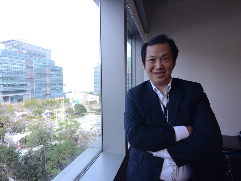 研發高科技音樂產品及軟件，並為娛樂公司提供IT支援，是鄒健宏的本業。