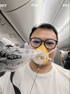 「春秋航空日本」有航班疑故障要急降，乘客要用氧氣罩呼吸。小紅書
