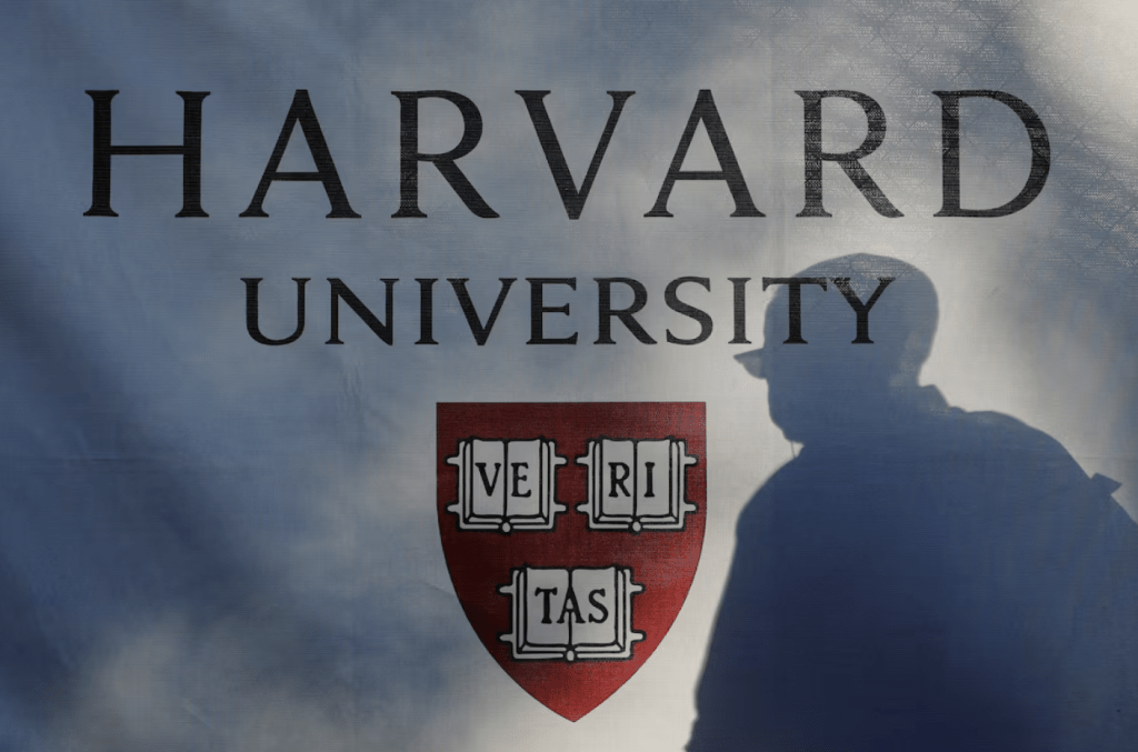 美國哈佛大學周三宣布，前美國財長薩默斯（Larry Summers）將於本學年結束後辭去教席，並在這段期間繼續休假。路透社