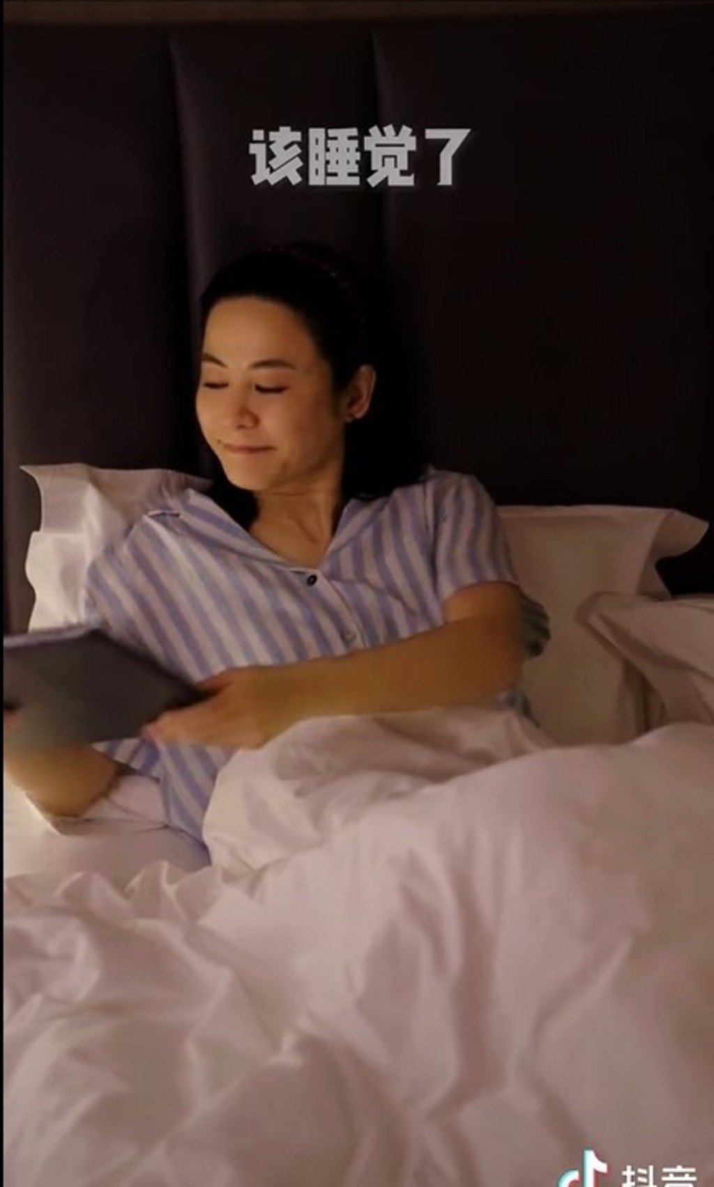 宣萱話就算幾攰都好,一定要落晒妝先可以上床休息。