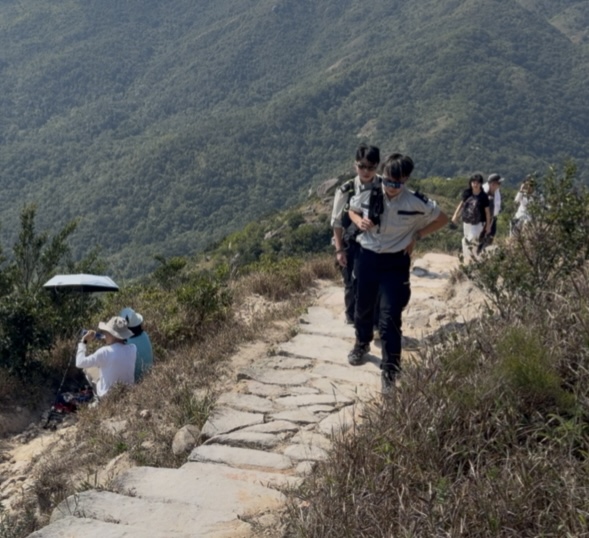 漁護署人員亦有在場巡邏。 漁護署人員亦有在場巡邏。
