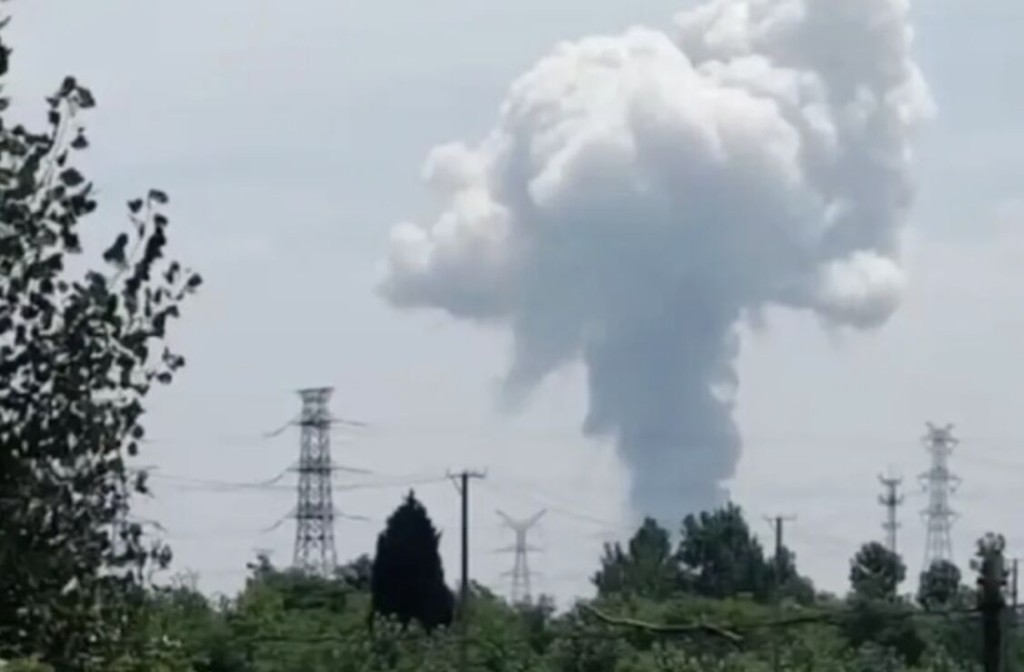 江蘇連雲港銷毀非法煙花時突爆炸，隔籬市570戶牆裂玻璃碎。