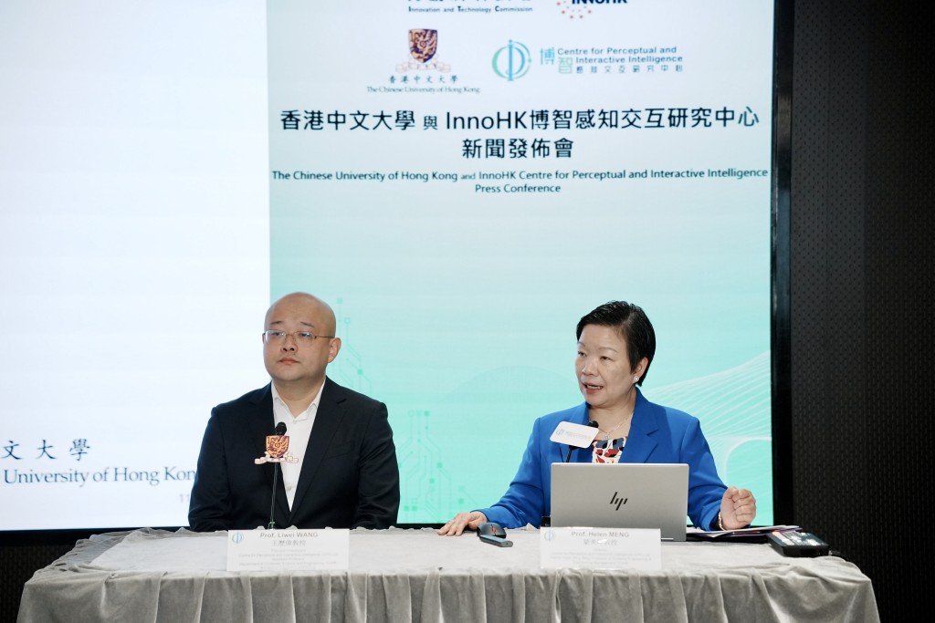 蒙美玲(右)表示，團隊在未來會致力建立擴展評測平台。汪旭峰攝