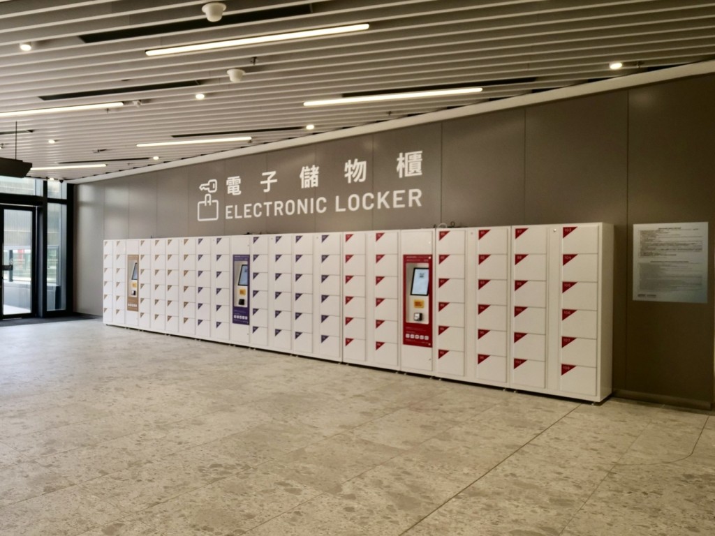 現場設有付費電子儲物櫃。 現場設有付費電子儲物櫃。