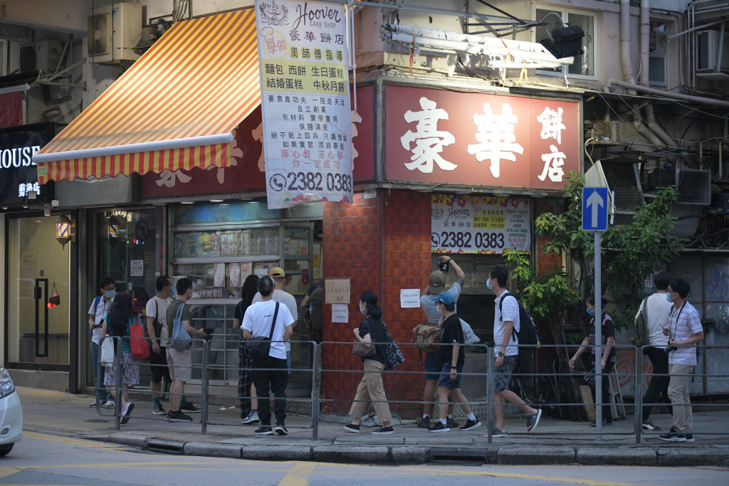 豪華餅店於1977年開業，周潤發自1979年開始幫襯