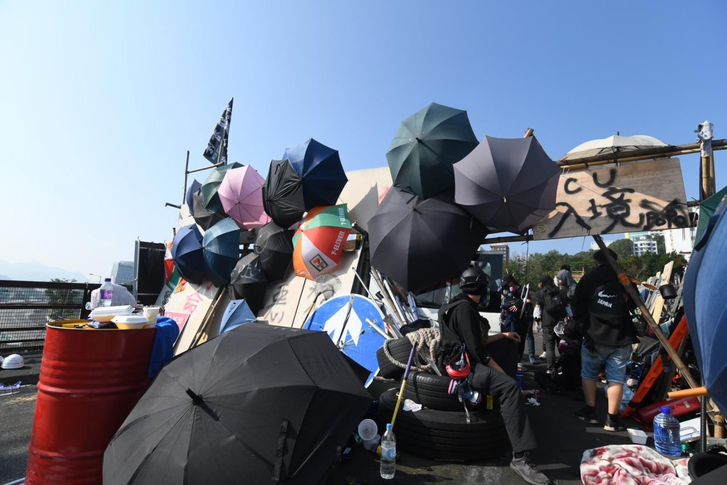 二号桥早上气氛平静。