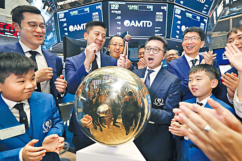 两只港产「疯炒股」尚乘数科与智富融资在美上市后，股价表现都有如「过山车」般大起大跌。