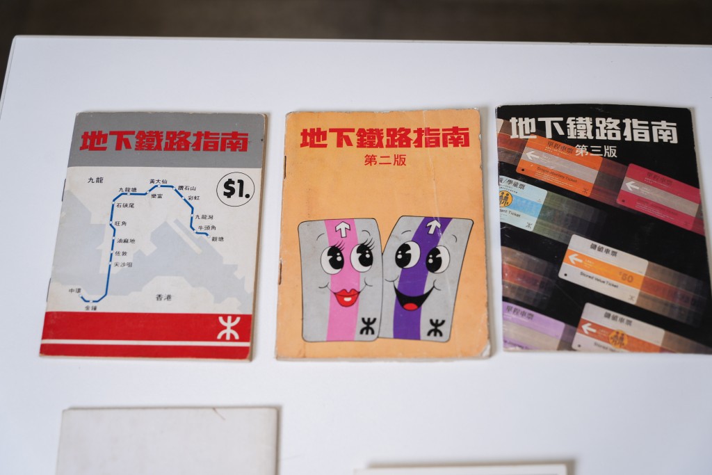 從事平面設計師的胡兆昌喜歡收藏地鐵指南，他認為第一代的地鐵指南充滿懷舊感覺，內容亦非常豐富。