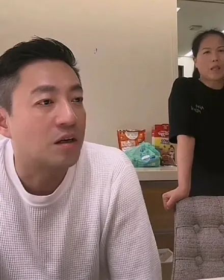楊阿姨年薪高達30萬元人民幣(約31萬港元),外界紛猜她這次來台,是照顧大S兒女的生活起居。 楊阿姨年薪高達30萬元人民幣(約31萬港元),外界紛猜她這次來台,是照顧大S兒女的生活起居。