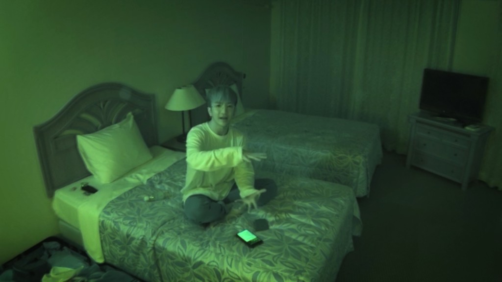 Anson話一路做直播一路聽到人敲窗，嗰刻驚到唔識行去窗睇。