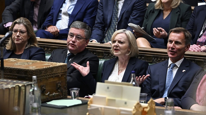 卓慧思出席周三出席下议院答辩时曾表示自己仍会留任。AP图片