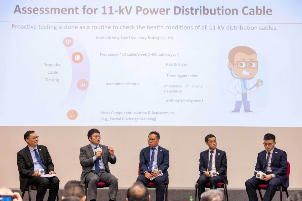  港燈輸配電科團隊分享工程專著編纂經驗，並介紹維持世界級供電可靠度的關鍵。