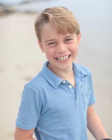 第2位-喬治王子，為威廉王子和凱特的長子，於2013年7月出生，今年 9 歲。