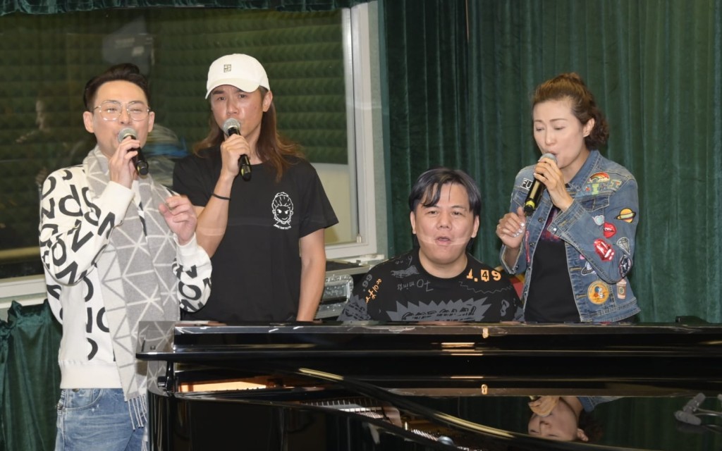 伍仲衡與羅敏莊、黃翊、海俊傑為演出綵排。