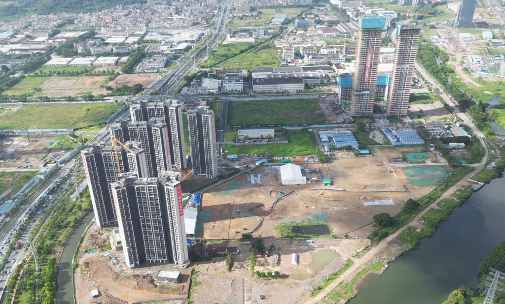「中山108．君悅府」部分住宅已封頂，現在正進行內部裝修，預計下年可進行交樓。