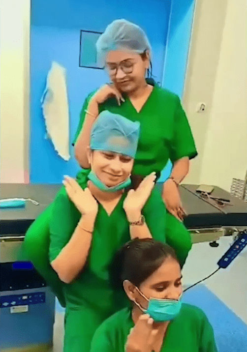 印度3护士手术室跳舞片爆红，却因违规被炒。 网片截图