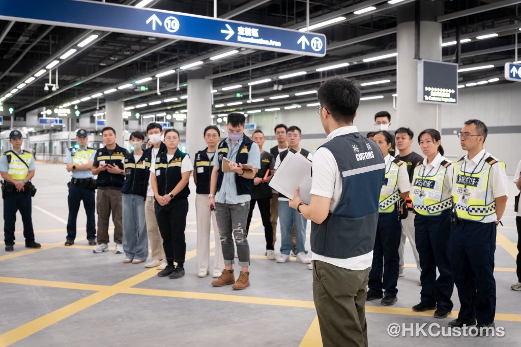加強各部門在突發情況下的溝通及協作。海關Facebook 加強各部門在突發情況下的溝通及協作。海關Facebook