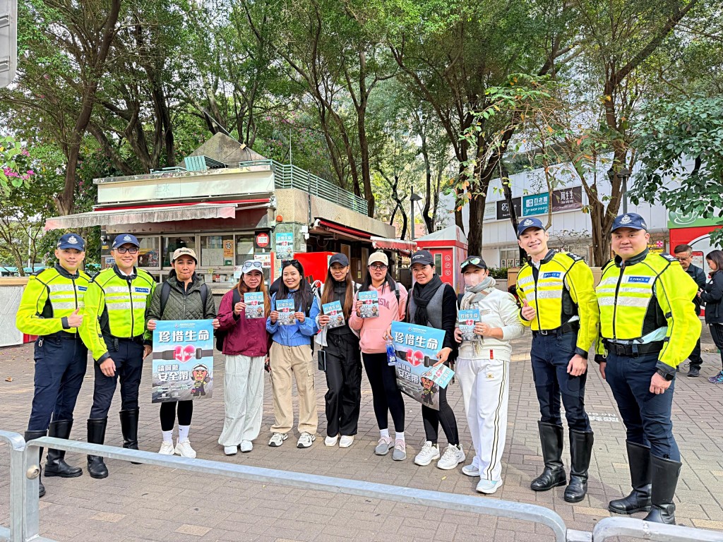 警方在多區大型交通交匯處及旅客乘車熱點加強宣傳。警方提供 警方在多區大型交通交匯處及旅客乘車熱點加強宣傳。警方提供