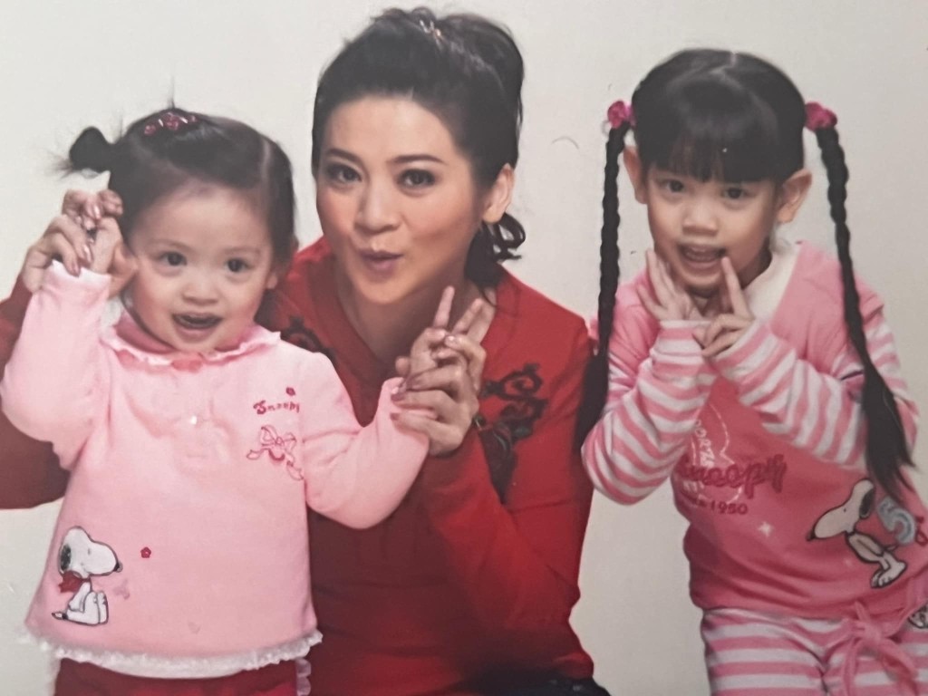 王彩樺婚後誕下兩個女兒。