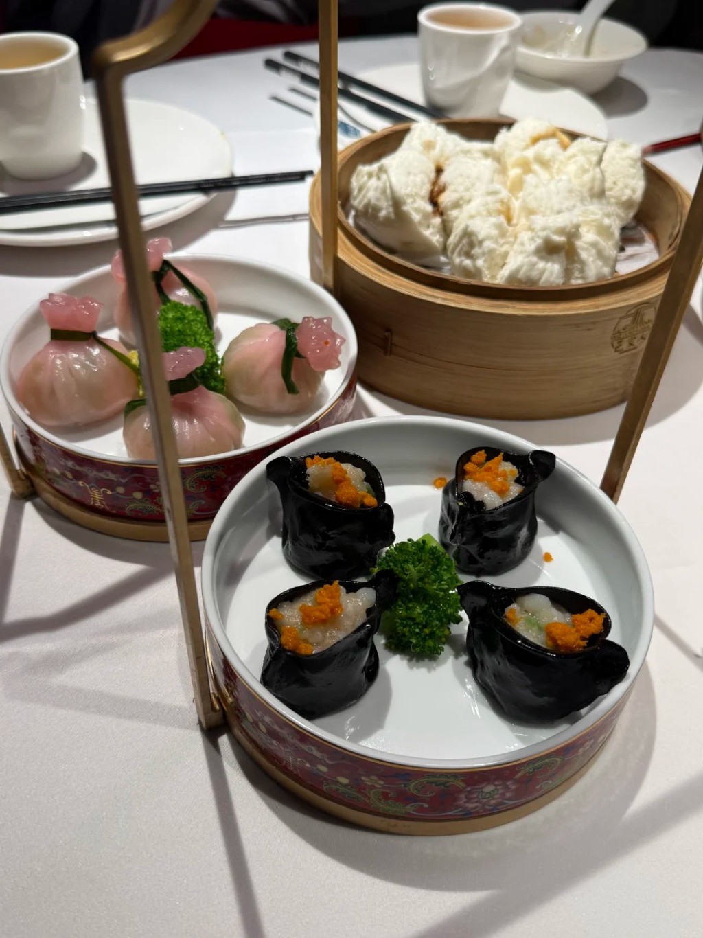 五邑樓︰中國風裝潢 即叫即製手工點心/地道家鄉菜