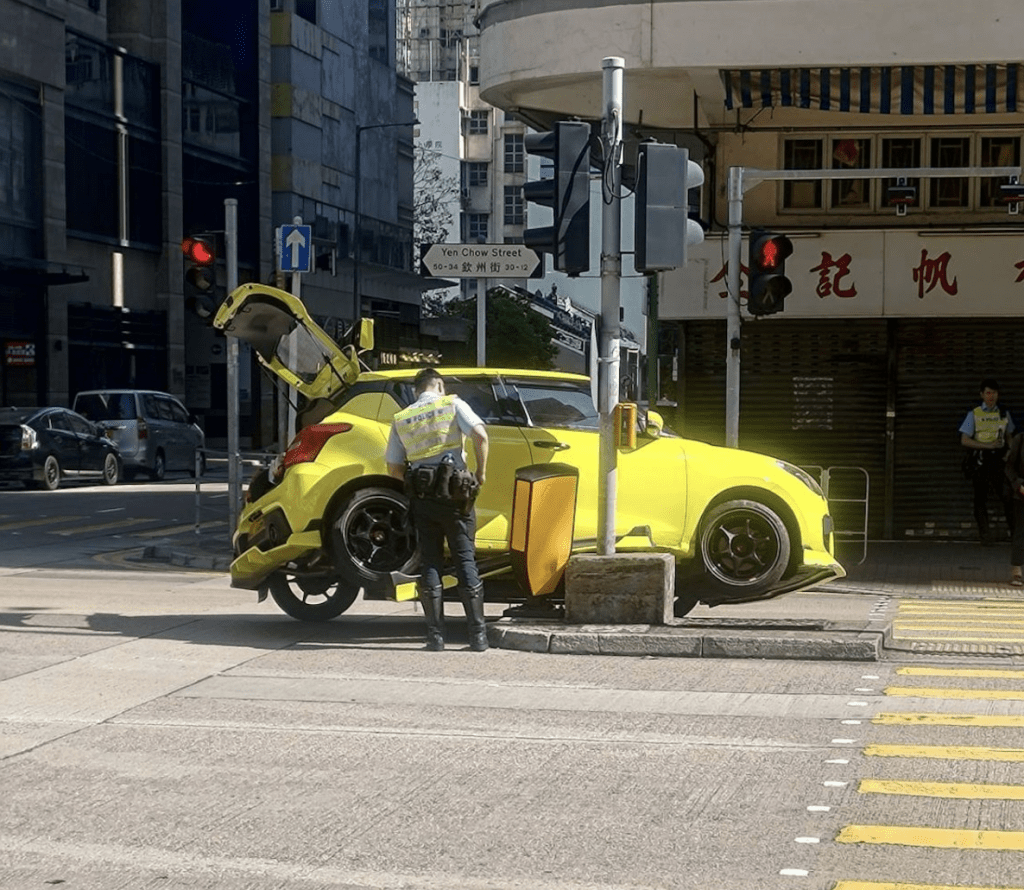 警员到场。fb“车cam L(香港群组)” 警员到场。fb“车cam L(香港群组)”