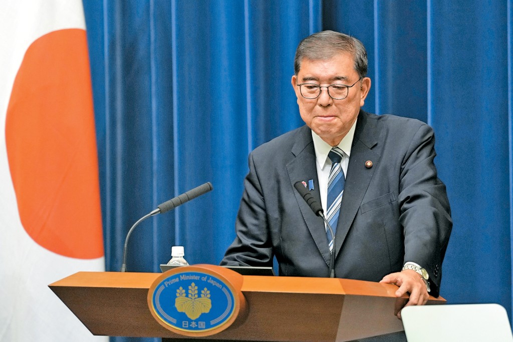 石破茂在首相官邸宣布辭去自民黨總裁職務。