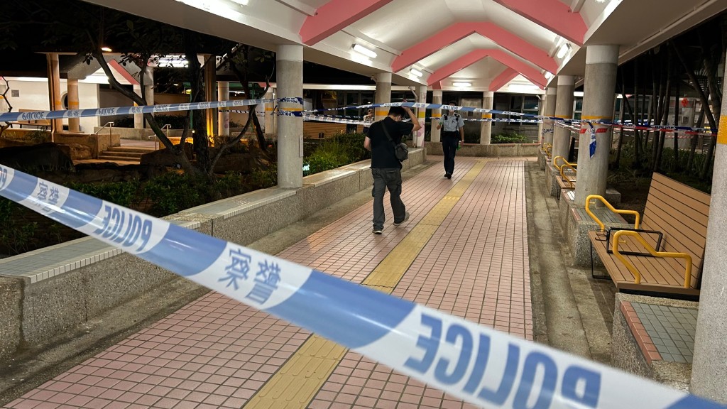 警員封鎖大廈一帶進行調查。蔡楚輝攝