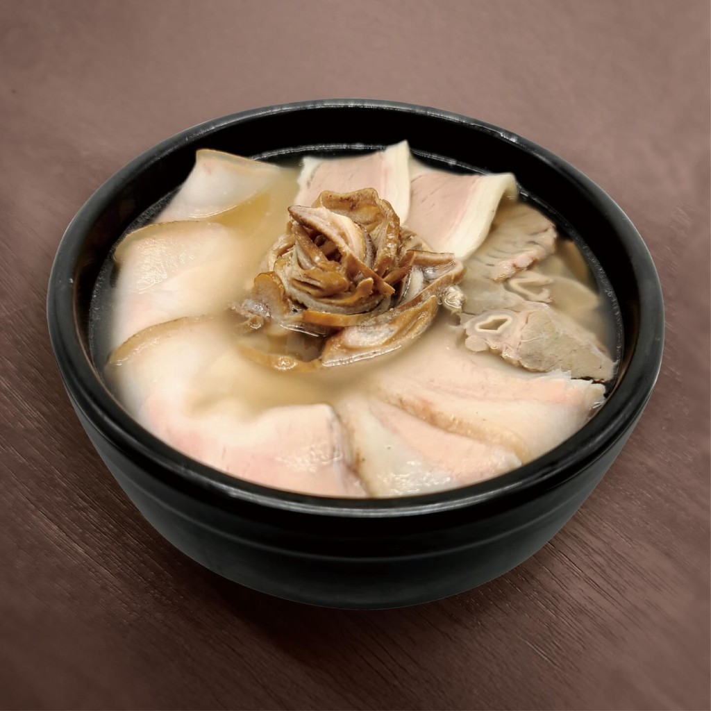 韓國國民級人氣餐廳 Um Yong Baek（嚴湧帛）正式登陸中環。