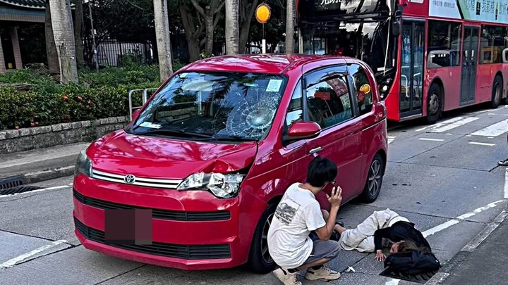 一名男子致電報警。網圖