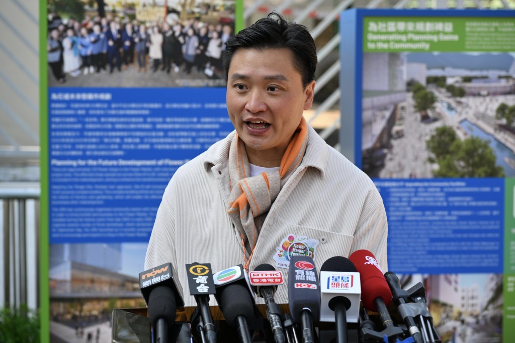身兼青途執委會主席的立法會議員鄭泳舜亦表示,是次市集目的是為了推動整個花墟經濟。 身兼青途執委會主席的立法會議員鄭泳舜亦表示,是次市集目的是為了推動整個花墟經濟。