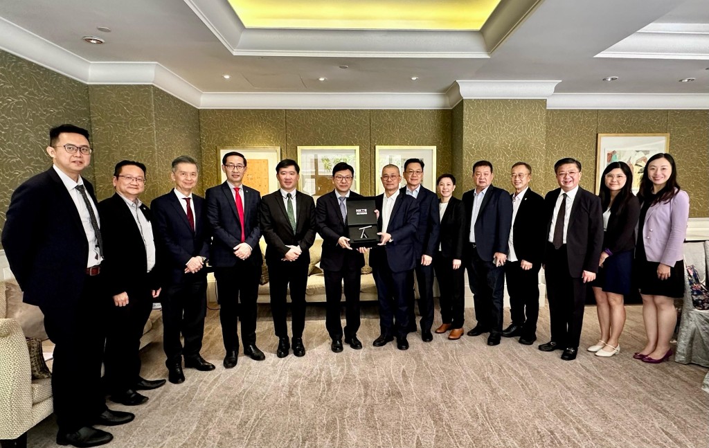 孫玉菡訪問馬來西亞吉隆坡,政制及內地事務局副局長胡健民及香港人才服務辦公室總監劉鎮漢亦有隨行。政府新聞處 孫玉菡訪問馬來西亞吉隆坡,政制及內地事務局副局長胡健民及香港人才服務辦公室總監劉鎮漢亦有隨行。政府新聞處