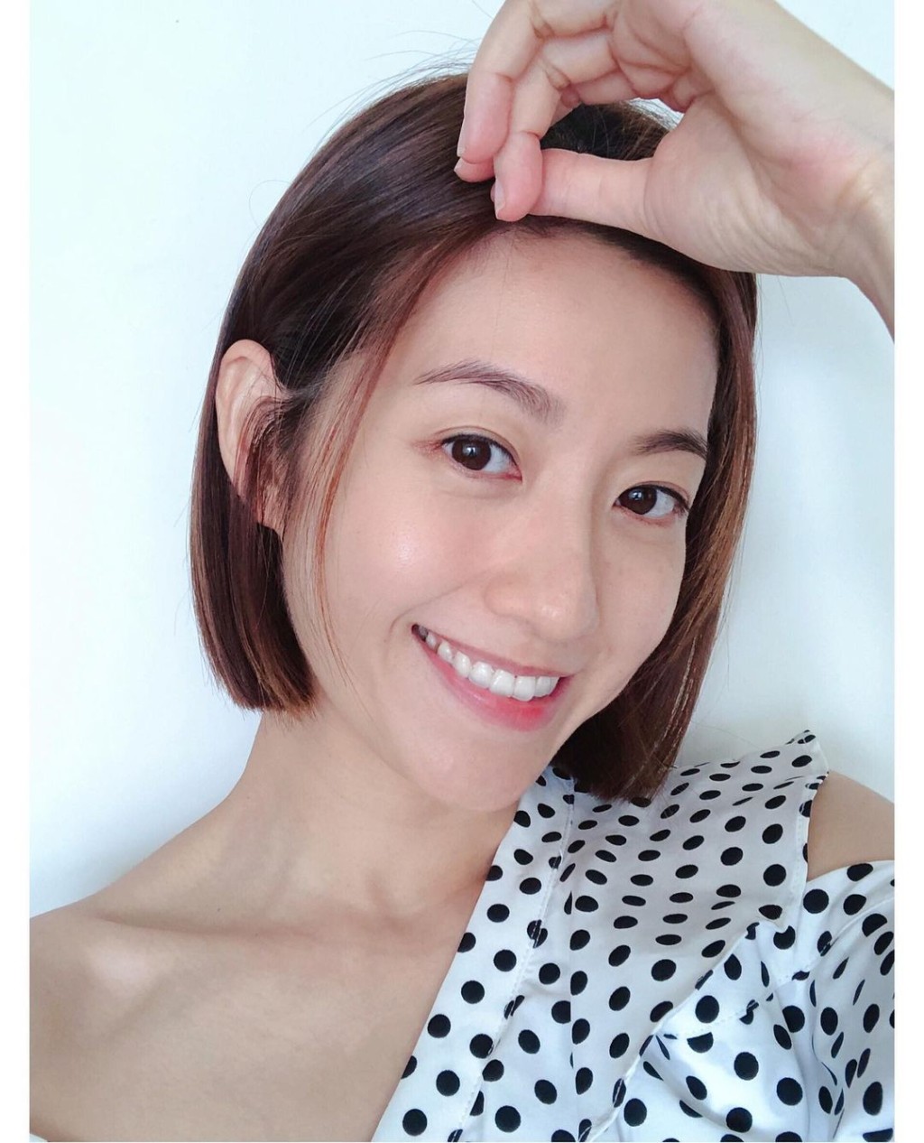 YoYo一口气于IG贴出4张自拍。