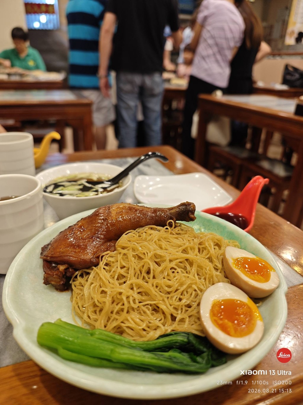 坤記推出$39雞髀撈麵,被網民盛讚「無得同佢鬥」。(「香港茶餐廳及美食關注組」FB圖片) 坤記推出$39雞髀撈麵,被網民盛讚「無得同佢鬥」。(「香港茶餐廳及美食關注組」FB圖片)