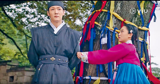 ■崔振赫以古代型男造型，客串演出《花黨》。