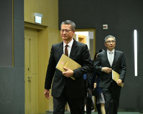 財政司司長陳茂波舉行記者會。