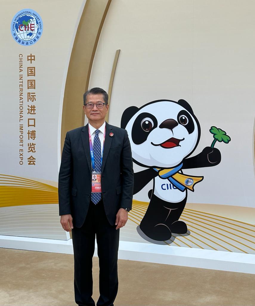 陳茂波在上海出席第六屆中國國際進口博覽會。財政司司長網站圖片