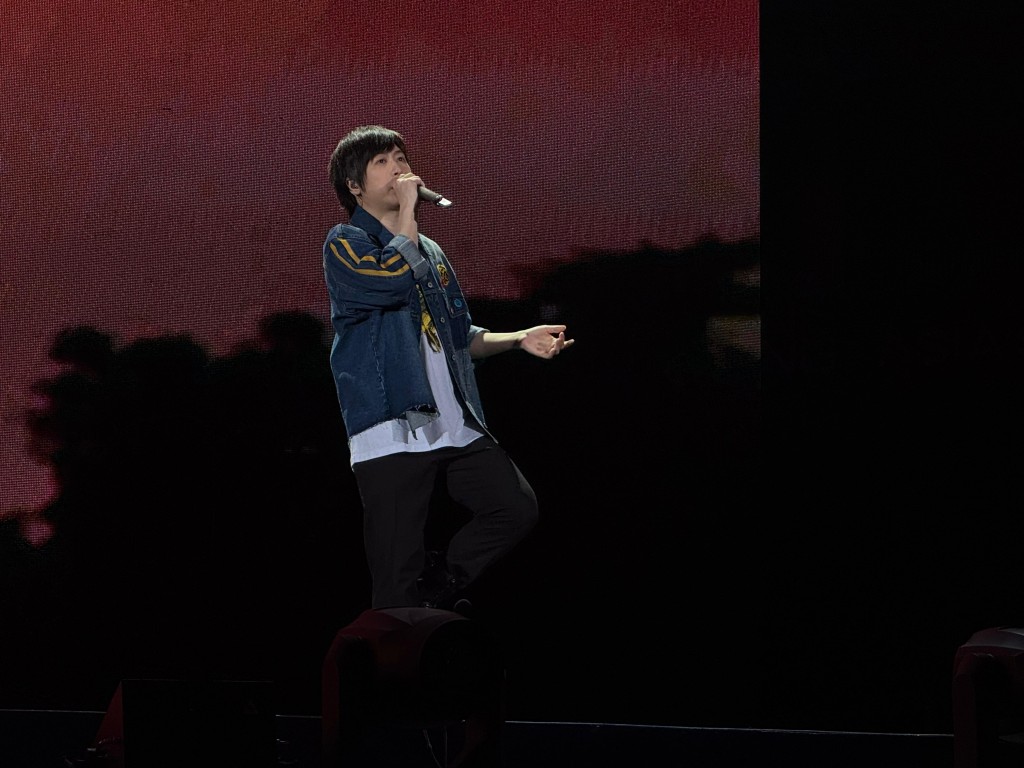 五月天主唱阿信。