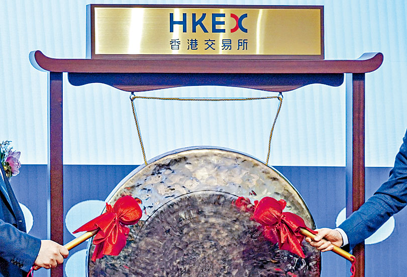 市場消息指衛龍美味公開發售初步統計超購逾14倍，擬以招股價近下限10.56元定價。