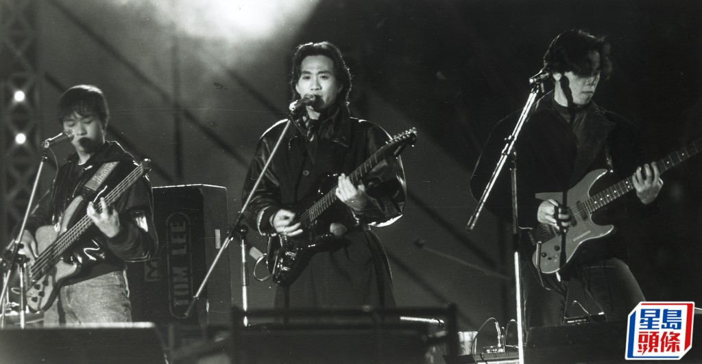 其后Beyond进军主流乐坛，慢慢更成为全球华语乐坛的代表人物。不过黄家驹等不满意香港乐坛，在90年代初期赴日本发展。
